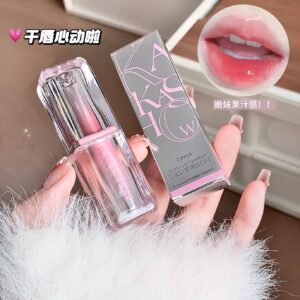 LAPIZ LABIAL REFRESCANTE CON EFECTO ESPEJO LIGERO C524