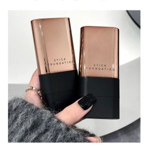 BASE EN BARRA FOUNDATION STICK COBERTURA ALTA ACABADO GLOW LARGA DURACION C435