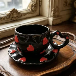 TAZA DE PLATO NEGRO CON CORAZON AA2299