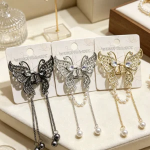 Broche Metal Elegante con Strass y Colgantes de Perlas BRO-26164